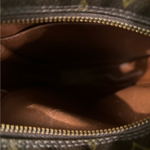 Louis Vuitton Dunube Crossbody - Picture 12 of 14